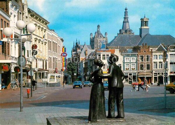S-Hertogenbosch Markt met Janus en Be in brons St Jansk