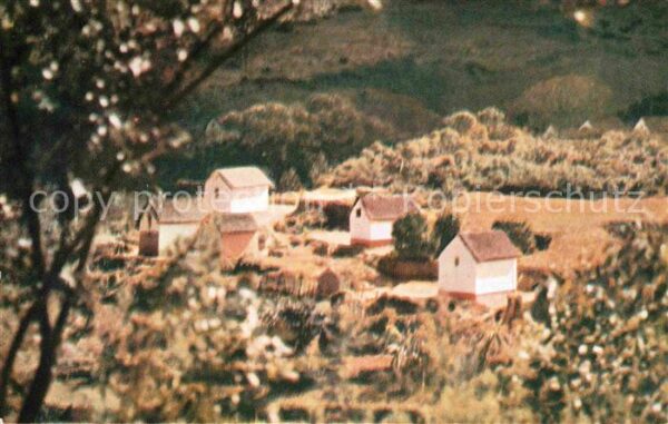 Madagascar Pays Betsileo Petit village sur la rout