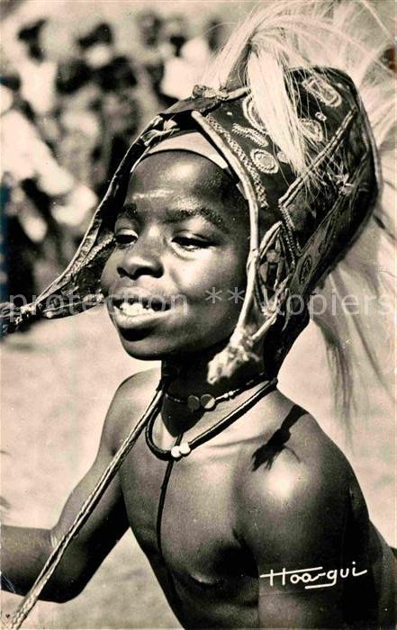 Guinee Guinea Petite danseuse acrobatique Scenes et t