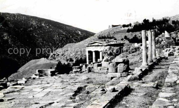 Delphes Delphi Voie sacree et Tresor des Atheniens Tem