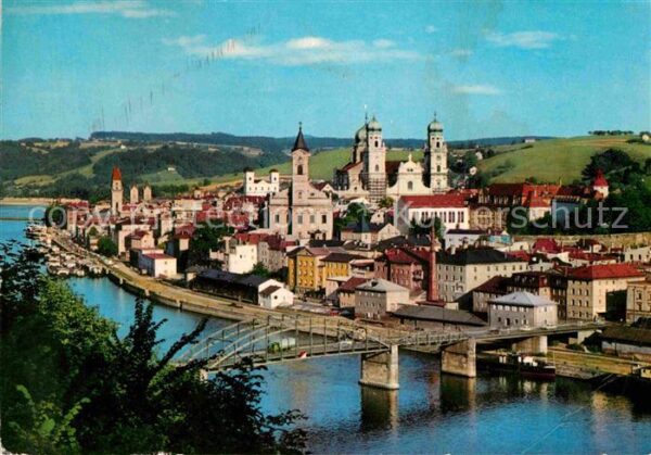 Passau Donaupartie mit Hafen Dom Kirche