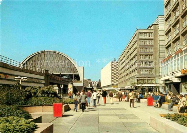 Berlin Am Bahnhof Alexanderplatz Hauptstadt de