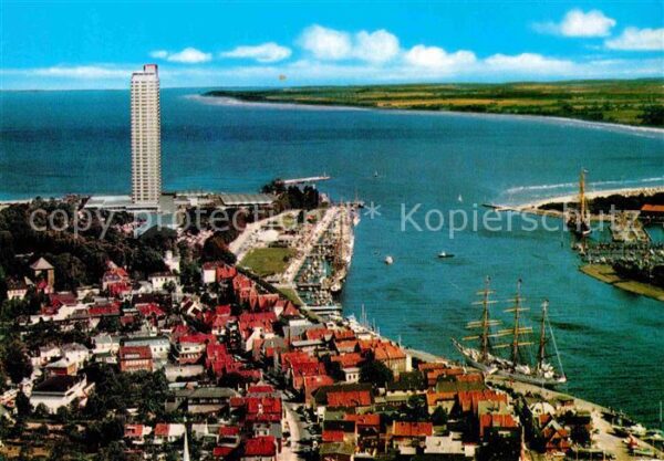 Travemuende Ostseebad Hafen Segelschiff Dreimaster Hotel Mari