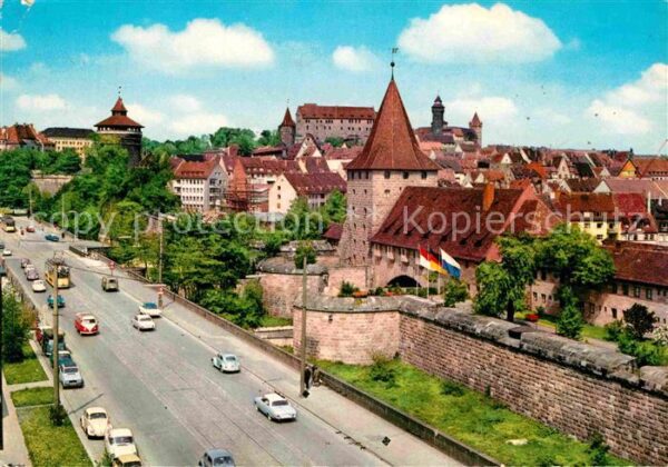 Nuernberg Westtorgraben mit Blick zur Burg