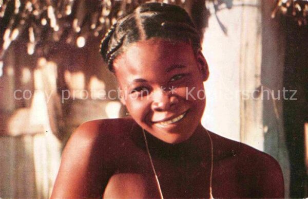 Madagascar Lac Alaotra Jeune fille Sihanaka