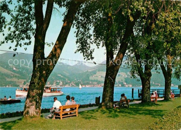 Bad Wiessee Uferpromenade mit Blick zum Kreuzberg