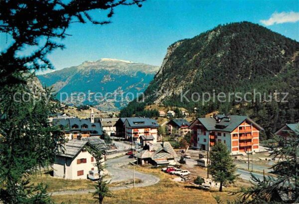 Claviere Confine Italo Francese sullo sfondo Mon