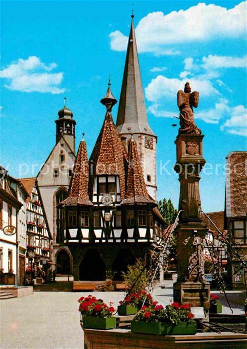 Michelstadt Marktplatz mit historischem Rathaus 15.