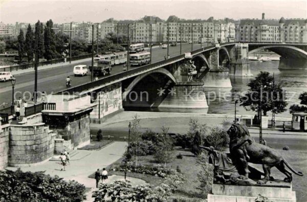 Budapest Margit hid Margaretenbrücke LLöwenskulp