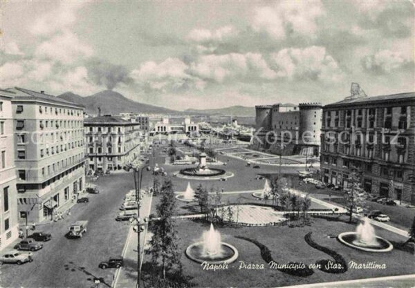 Napoli Neapel Piazzia Municipio con Stazione Marittim