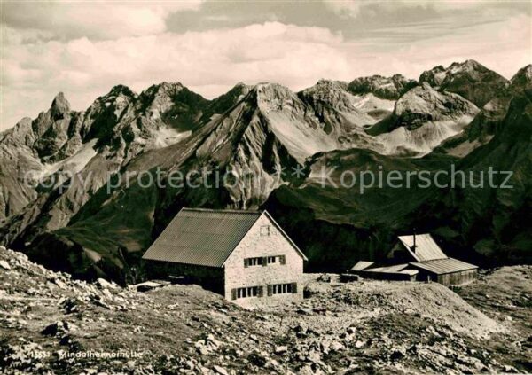 Mindelheimerhuette Blick gegen Allgäuer Hauptkamm Alpenpan