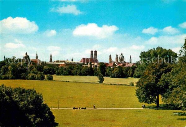Muenchen Blick vom Englischen Garten auf Frauenk