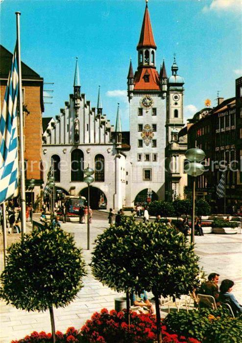 Muenchen Marienplatz mit Altem Rathaus 15. Jhdt.