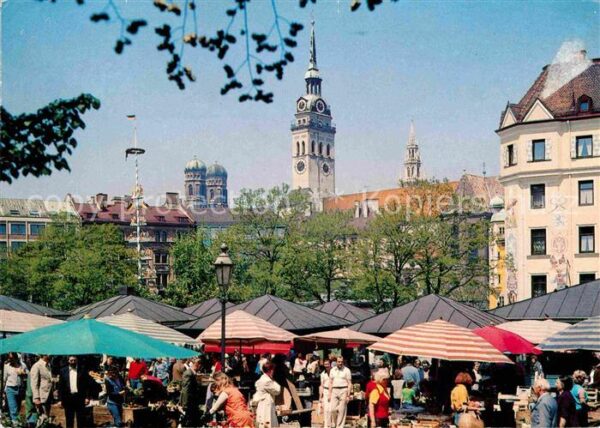 Muenchen Viktualienmarkt Türme der Frauenkirche