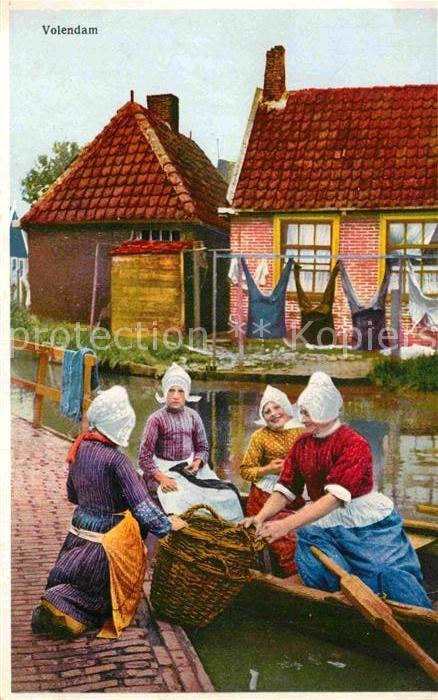 Volendam Frauen in Tracht
