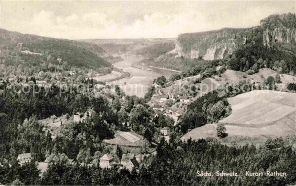 Rathen Saechsische Schweiz Elbpartie mit Sandsteinfelsen
