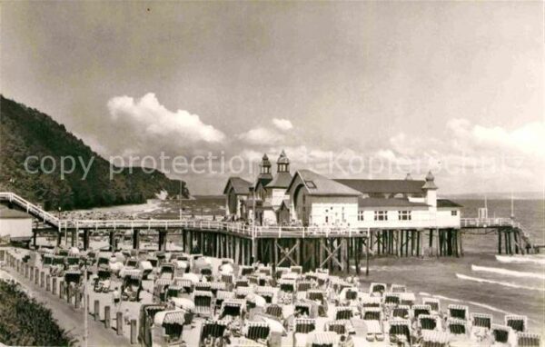 Sellin Ruegen Seebrücke mit Strand