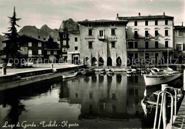 Torbole Lago di Garda Hafen Boote Albergo