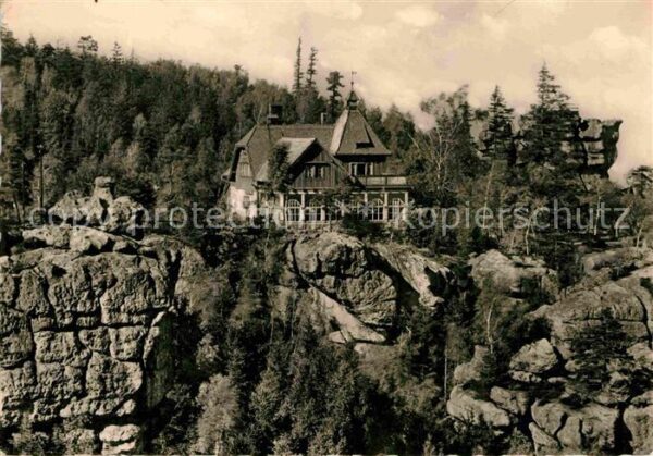 Oybin Töpferbaude Brütende Henne Felsen Zitta