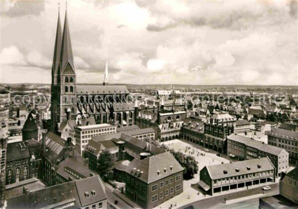 Luebeck Fliegeraufnahme St. Marien und Markt