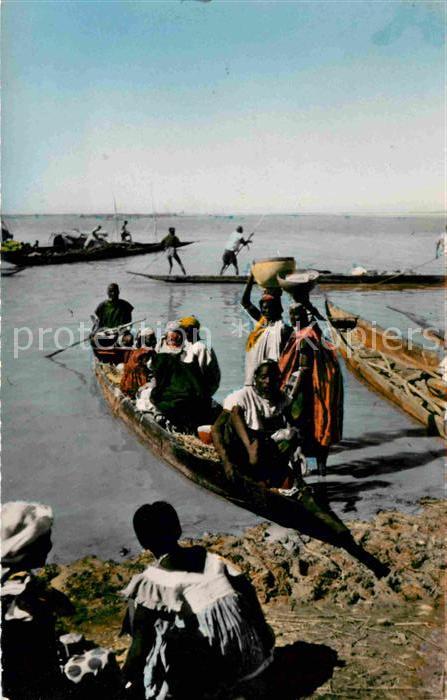 Typen Afrika Pirogue sur le Fleuve Fischer Fischerbo
