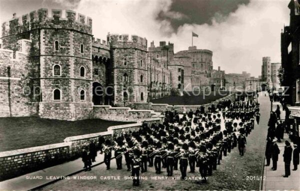 Leibgarde Wache Guard leaving Windsor Castle