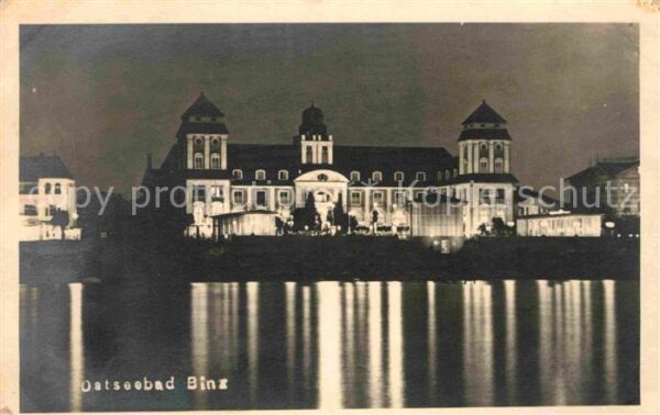 Binz Ruegen Kurhotel vom Wasser aus gesehen Nachtau