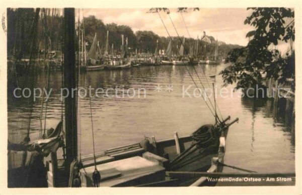 Warnemuende Ostseebad Am Strom Fischerboote