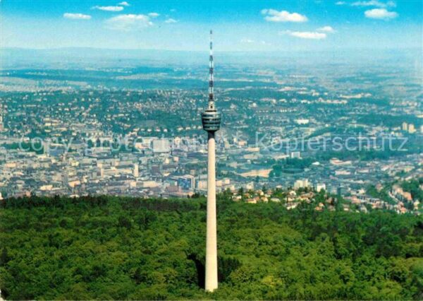 Stuttgart Fernsehturm mit Blick auf die Stadt Fli