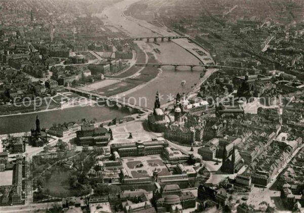 Dresden Neustadt und Altstadt Elbe vor der Zers
