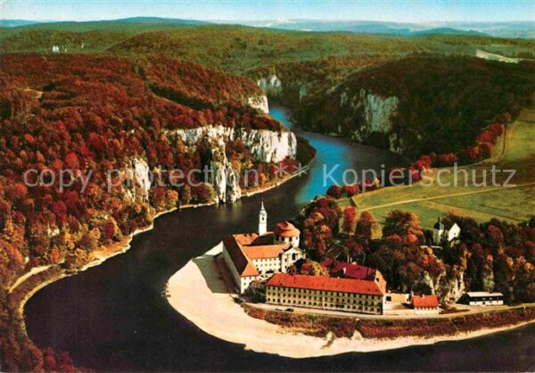 Weltenburg Kelheim Kloster mit Donaudurchbruch Herbststimm