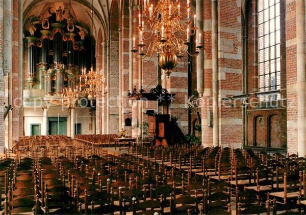 Deventer Grote of Lebuinuskerk Middenschip innen