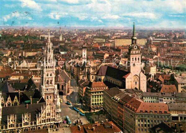 Muenchen Blick von der Frauenkirche auf Rathaus