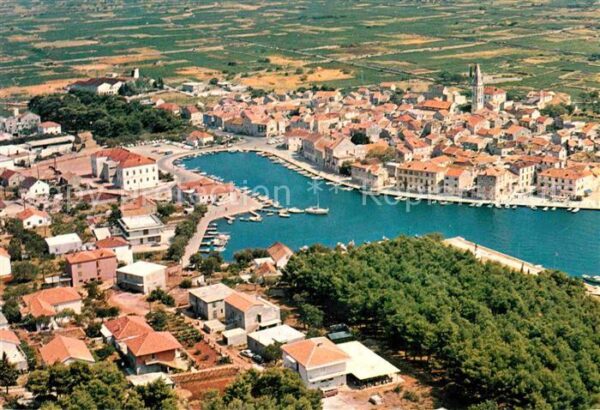 Starigrad Hafen Fliegeraufnahme