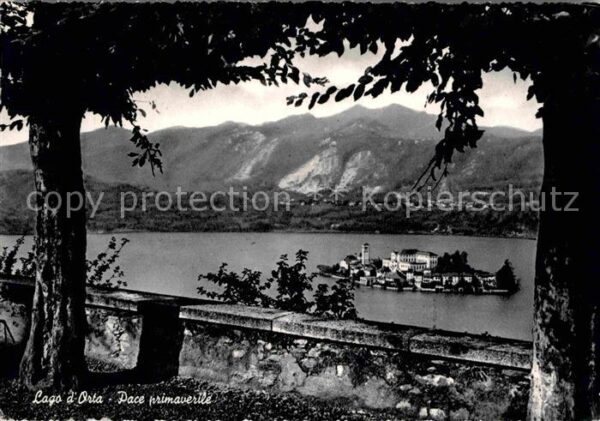 Lago d Orta Pace primaverile isola