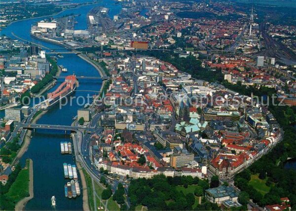 Bremen Hansestadt mit Weser Fliegeraufnahme