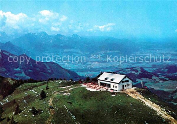 Hochrieshuette Gipfelhaus mit Blick auf Wendelstein Fl