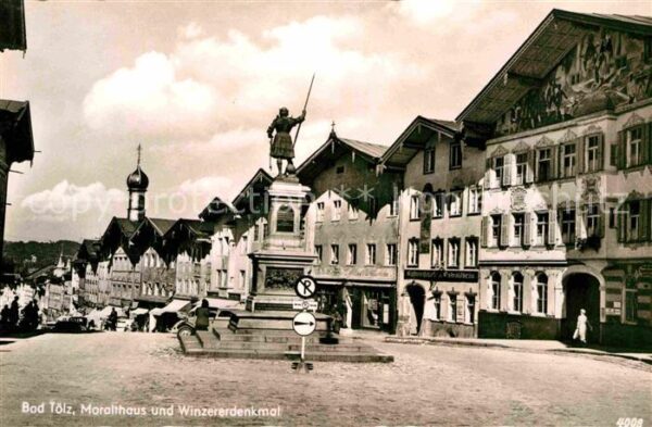 Bad Toelz Moralthaus und Winzererdenkmal Statue