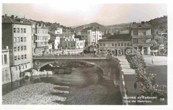 Gabrovo Ortspartie am Fluss Brücke