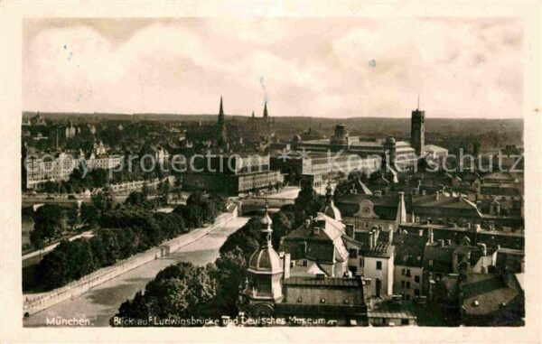 Muenchen Stadtbild mit Ludwigsbrücke Deutsches M