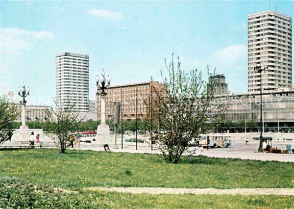 Warszawa Widok z placu Defilad na ulice Marszalk