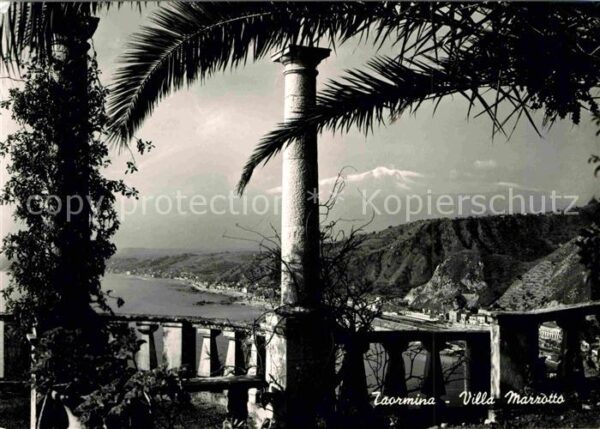 Taormina Sizilien Villa Marzotto Blick zum Ätna Vulkan