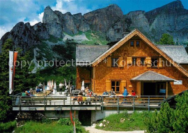 Erfurterhuette mit Rofan Hochgebirge