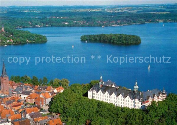 Ploen See Schloss Naturpark Holsteinische Schweiz