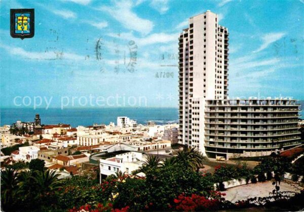 Puerto de la Cruz Edificio Belair y vista parcial
