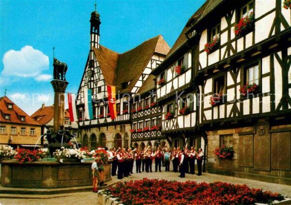 Forchheim Oberfranken Kriegerbrunnen mit Fachwerk Rathaus Mus