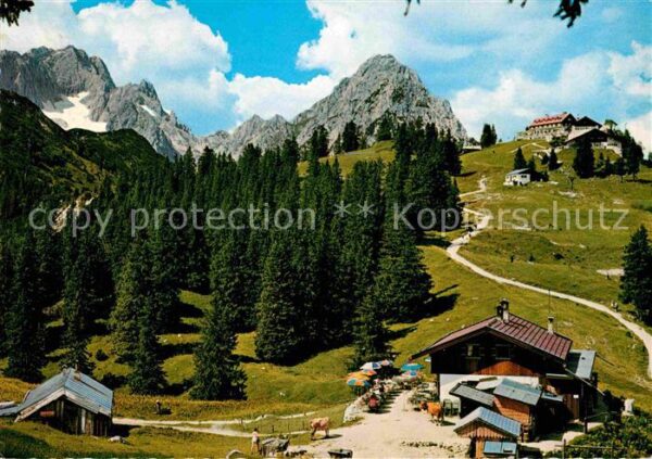 Kreuzeck mit Kreuzalm Kreuzeckhaus Zugspitze und