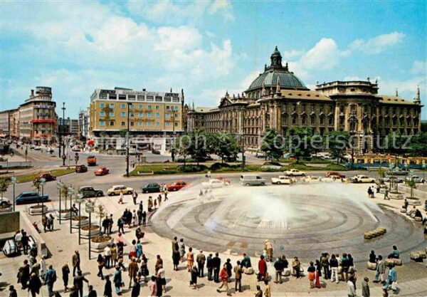 Muenchen Karlsplatz mit Justizpalast