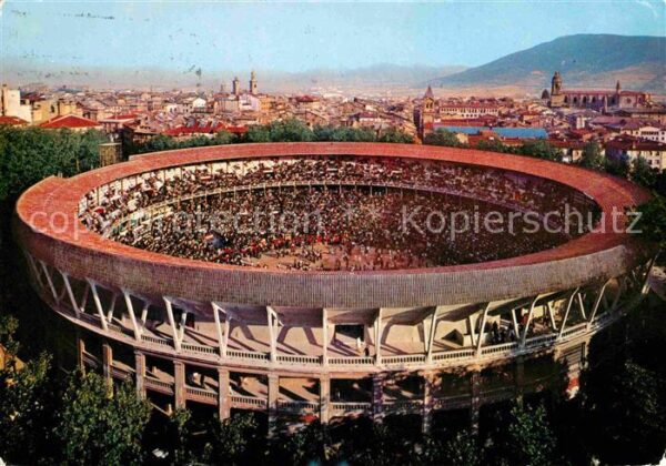 Pamplona Navarra Plaza de toros y vista parcial Stierkam