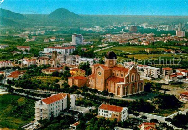 Montegrotto Terme Fliegeraufnahme mit Kirche